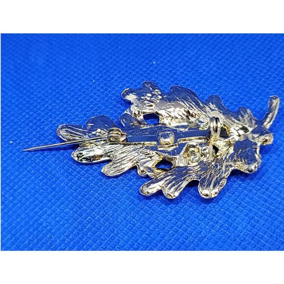 Triple Oak Leaf Gold Tone Pin Simple Shiny Texture Vintage Unmarked 2.25"x1.5" - Picture 6 of 7
